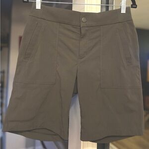 Athleta Sz 4 Women’s Lightweight Shorts w/front & back pockets